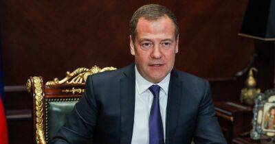 "Цирк уродов": Медведев пригрозил Европе "исчезновением" после визита Зеленского