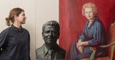 В Британии обнаружили редкие вещи Маргарет Тэтчер: часть из них попала на аукцион (фото)