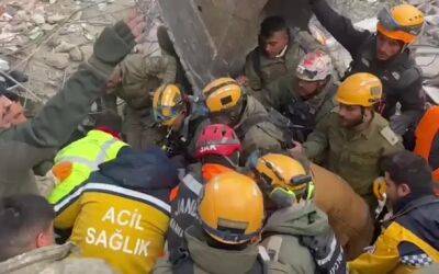 Израильские спасатели в Турции извлекли 9-летнего мальчика из-под завалов