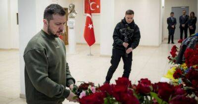 Зеленский почтил память погибших в результате землетрясения в Турции (ВИДЕО)