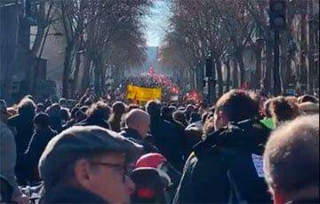 По всей Франции прошли массовые протесты против повышения пенсионного возраста