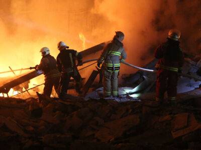 В Харькове в результате ночных ракетных ударов один раненый, повреждено депо "Новой почты", был крупный пожар на предприятии