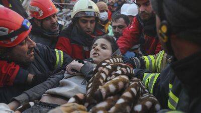 В Турции число жертв серии мощных землетрясений превысило 24 тысячи человек