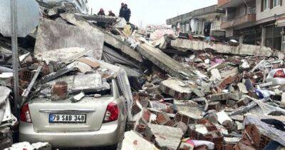 Беспорядки в Турции препятствуют спасательным операциям после землетрясения