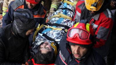 Чудо в Турции: дети выжили после 150 часов под завалами