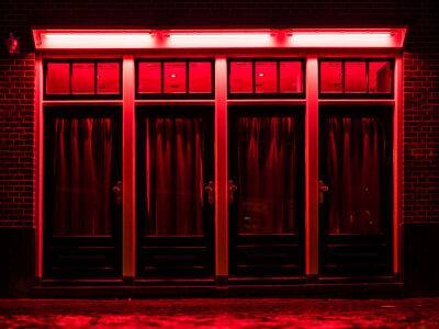 В квартале "красных фонарей" в Амстердаме введут новые ограничения – местная власть