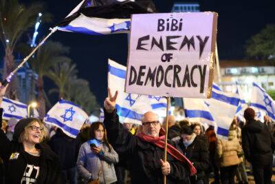 Опрос: 17% израильтян намерены бастовать и протестовать в понедельник
