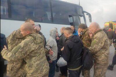 Сел в автобус и начал плакать: история украинского защитника, который вернулся из плена, похудев на 15 кг
