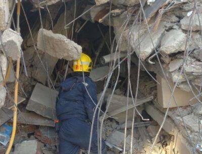 Чудесное спасение. Узбекские спасатели спустя шесть суток после землетрясения в Турции достали из-под завалов двух пострадавших. Видео