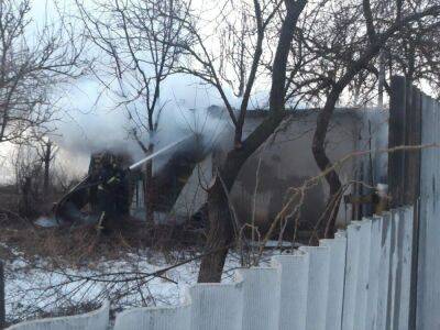 В Харьковской области после обстрелов горели частные дома, ранен местный житель – ОВА