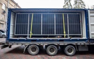 Киев получил две солнечные электростанции