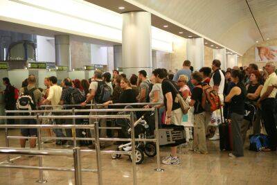 Хаос в «Бен-Гурионе»: гигантские очереди туристов перед паспортным контролем