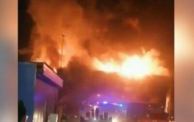 В России произошел масштабный пожар на складе