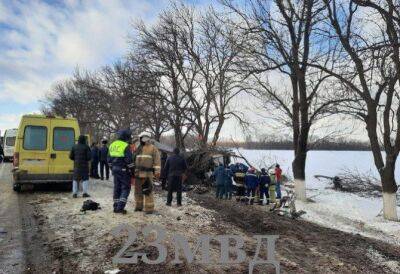 Три человека погибли в ДТП с иномаркой и КамАЗом на Кубани