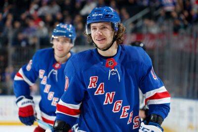 Артемий Панарин - Панарин признан первой звездой минувшей недели в НХЛ - sport.ru - Нью-Йорк - Нью-Йорк