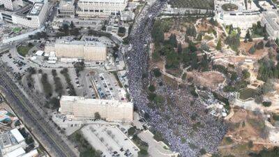 Битва цифр: сколько израильтян на самом деле было на акции протеста возле кнессета
