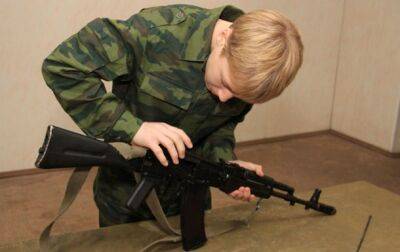 Школы в РФ обязали закупить макеты оружия - СМИ