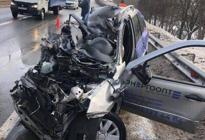 В страшной аварии на трассе М10 в Тверской области погиб водитель легковушки