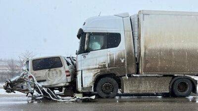 Внедорожник и два грузовика столкнулись в Волгоградской области, один человек погиб