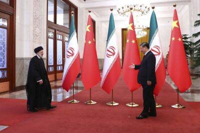 Си Цзиньпин выразил поддержку Ирану на фоне давления Запада