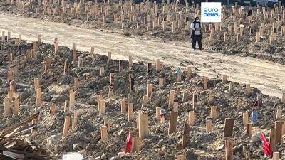 Турция: похоронить погибших и спасти выживших