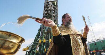"Без Бога никуда": в РФ священник святит гуманитарную помощь оккупантам за деньги