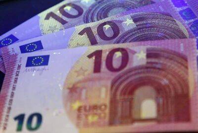 Доллар и евро дорожают в ходе торгов на "Мосбирже"