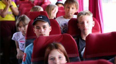 Рф переселила больше 6 тысяч украинских детей в лагеря для «идеологического перевоспитания» – расследование