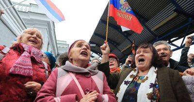 "Как было в Крыму": у Зеленского пояснили, для чего РФ везет россиян на оккупированные земли