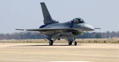 США подняли в воздух истребители F-16 из-за российских самолетов возле Аляски, — Sky News