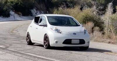 Nissan Leaf превратили в безумный трековый болид c бензиновым двигателем (видео)