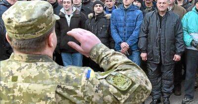 "В тылу работать тоже нужно": Данилов прокоментировал массовую раздачу повесток в Украине