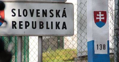 Связанно с двумя факторами: СМИ узнали, почему Словакия "тормозит" технику ВСУ на границе