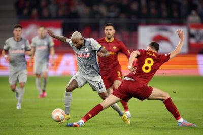 Рома уступила Зальцбургу, Севилья играет с ПСВ — результаты первых матчей 1/16 финала Лиги Европы