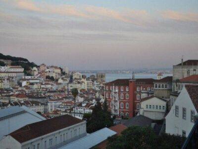 Португалия закрывает программу «золотых виз» для иностранцев