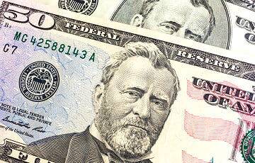 Белоруске в банке выдали фальшивые 50 долларов
