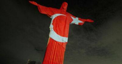 Статую Христа в Рио-де-Жанейро подсветили в цвета Сирии и Турции (видео)