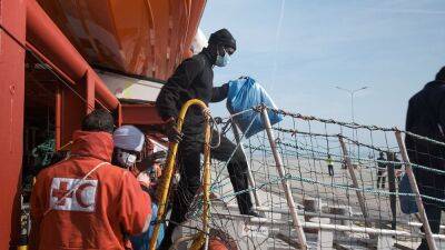 84 мигранта из Гамбии сошли на берег в Равенне