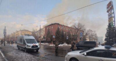Взрывы в Донецке: под удар попали российские казармы и прокуратура в центре города (видео)
