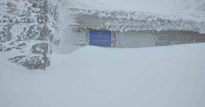 В Карпатах насыпало почти 2 метра снега