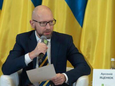 Яценюк: По моим данным, источником информации телемарафон является для около 10% украинцев. Телевизор вообще отходит