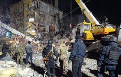 Жуткая трагедия в Краматорске: орки ударили ракетой по многоэтажке - много жертв. Кадры