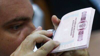 В России приостановили выдачу загранпаспортов на 10 лет