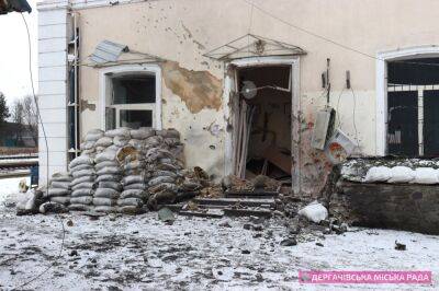 Вокзал, дома и гуманитарный штаб обстреляны в поселке под Харьковом (фото)