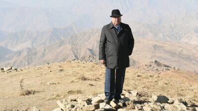 В Таджикистане снова откроют завод, где работал Эмомали Рахмон