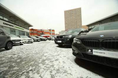Доля продаж автомобилей с пробегом через официальных дилеров в 2022 году снизилась до 9% - autostat.ru - Россия