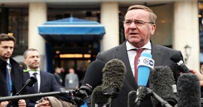 Глава Минобороны Германии назвал предстоящие недели решающими для Украины