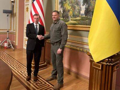 С Байденом в Киев приехал его советник по нацбезопасности Салливан. Ермак заявил, что ускорится рассмотрение вопросов, "которые подвисли"