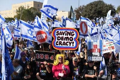 Десятки тысяч израильтян протестуют у стен Кнессета. Нетанияху: «демонстранты топчут демократию»