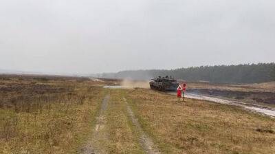 Украинский солдат, который обучается на Leopard 2, сравнил немецкие танки с "Мерседесом"